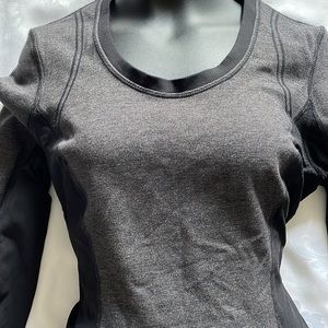 Lululemon long sleeve top extra soft material reversible black/black grey Sz S